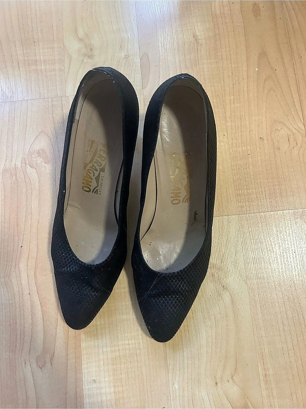 Salvatore Ferragamo Black Pointed-Toe Heels EU 9 1/2 С